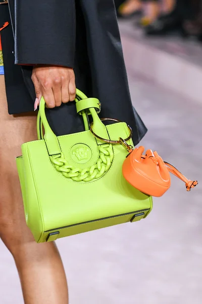 Look 11